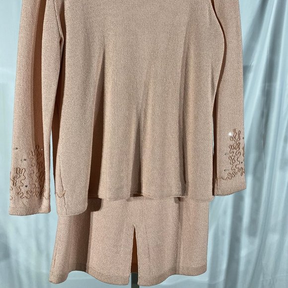 Jennifer Roberts - Sweater and Skirt - Picture 4 of 6